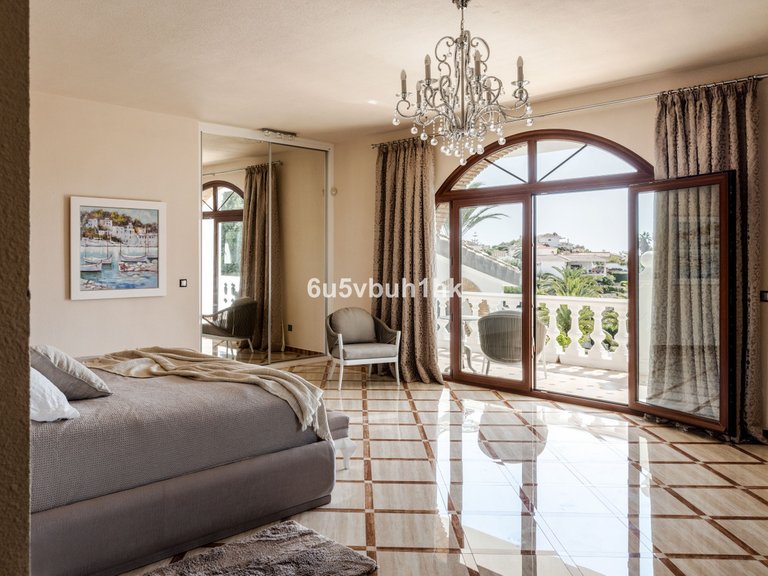 Villa for Sale in Arroyo De La Miel, Malaga 37