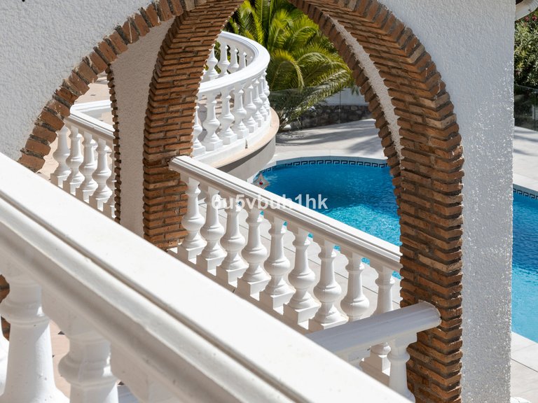 Villa for Sale in Arroyo De La Miel, Malaga 39