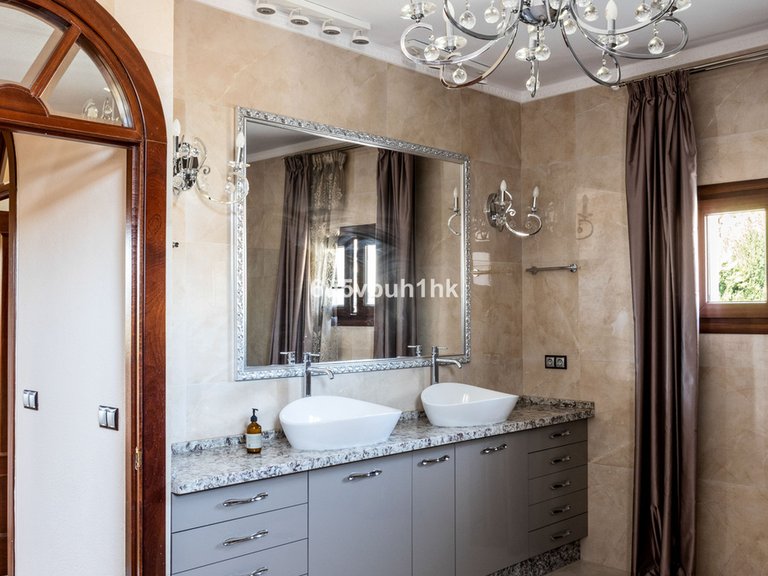 Villa for Sale in Arroyo De La Miel, Malaga 42