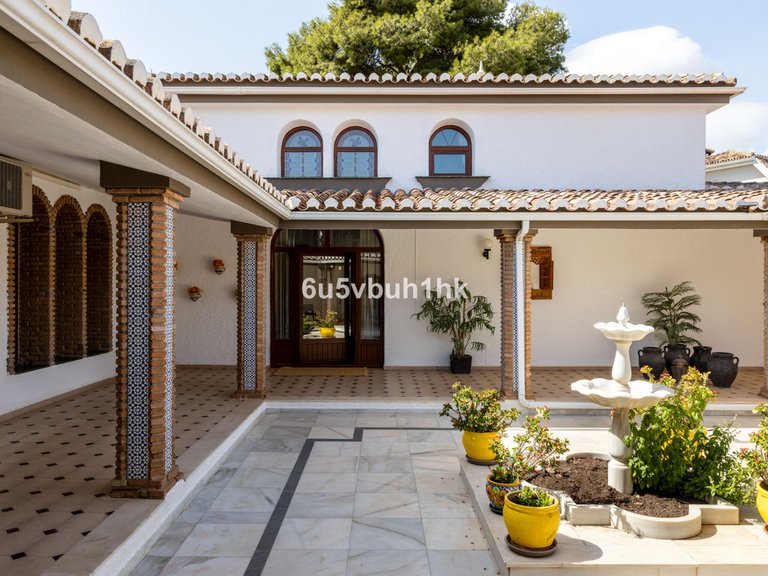 Villa for Sale in Arroyo De La Miel, Malaga 44