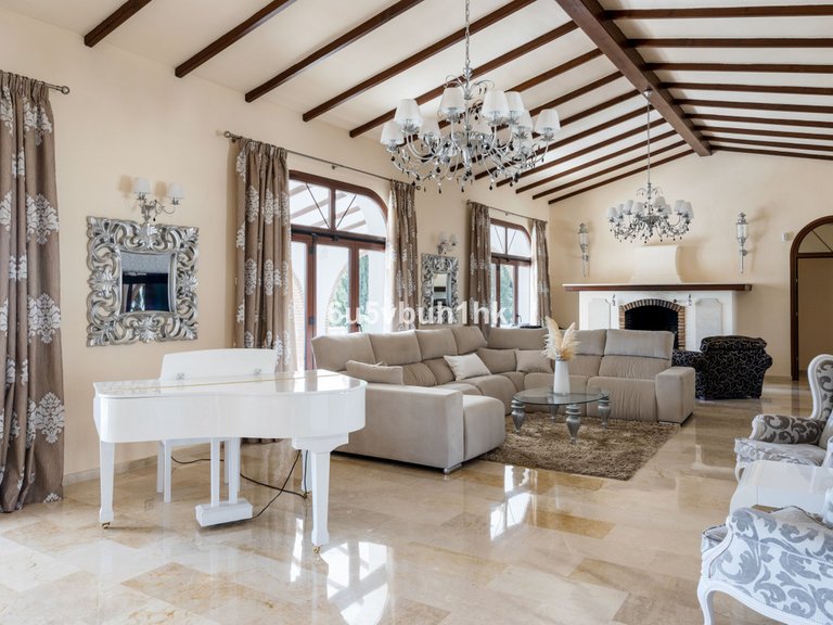 Villa for Sale in Arroyo De La Miel, Malaga 7