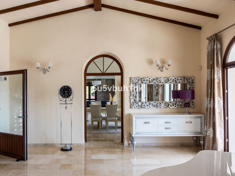 Villa for Sale in Arroyo De La Miel, Malaga 9