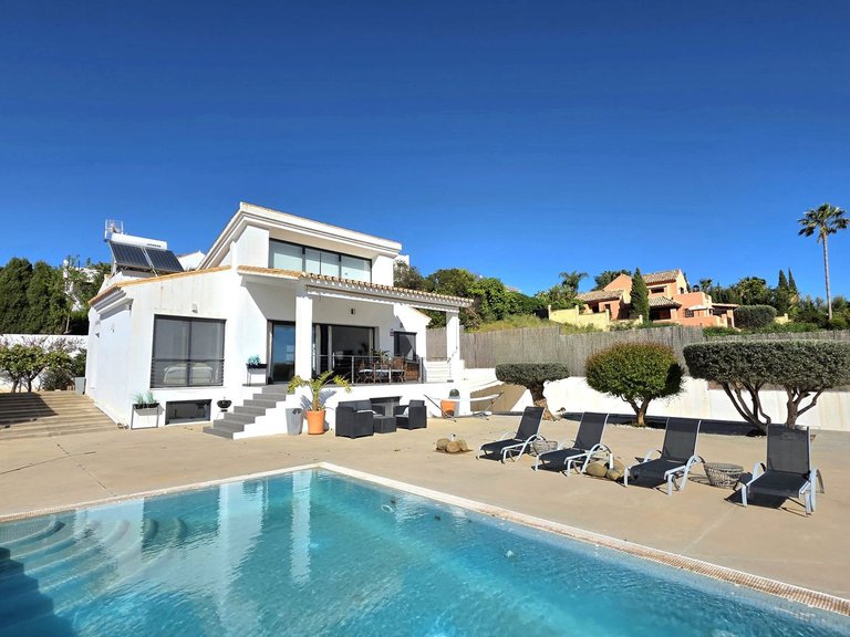 Villa for Sale in Estepona, Malaga 2