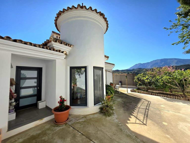 Villa for Sale in Estepona, Malaga 35