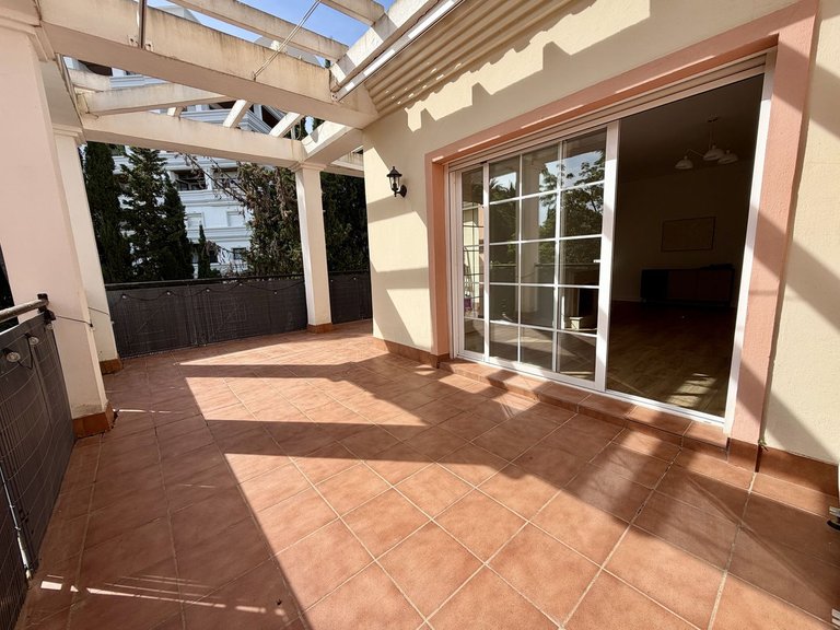 Apartment for Sale in Nueva Andalucía, Malaga 11