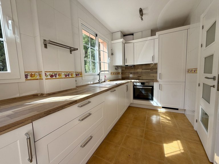 Apartment for Sale in Nueva Andalucía, Malaga 5