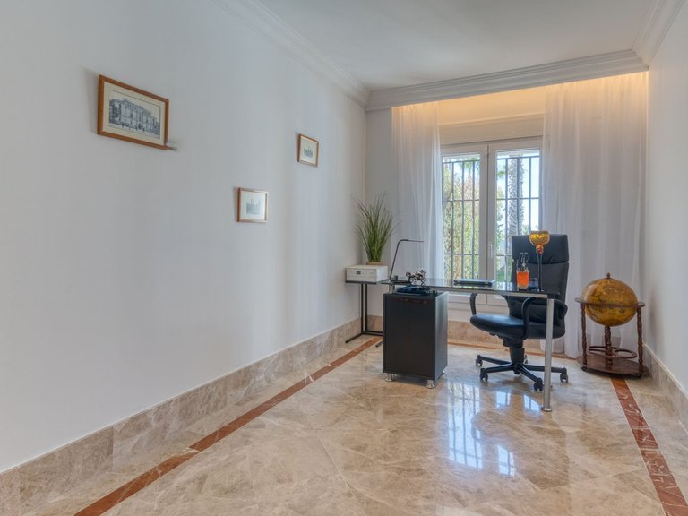 Villa for Sale in Santa Clara, Malaga 13