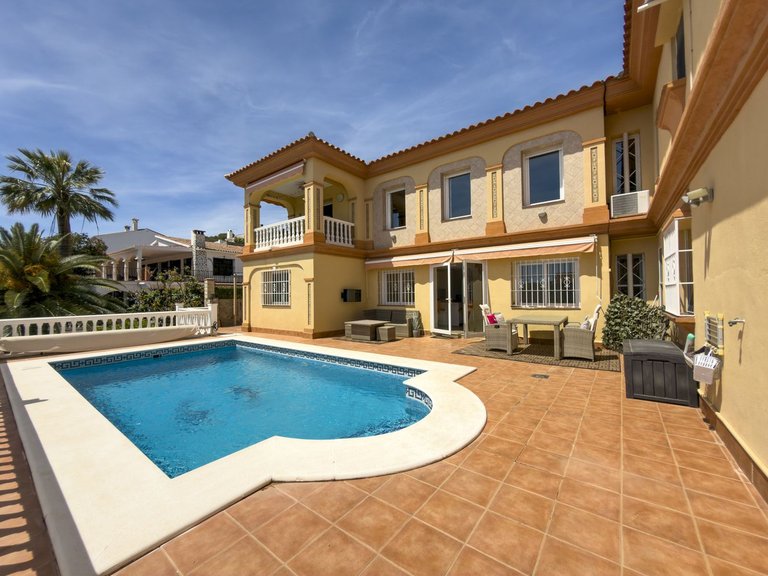 Villa for Sale in Coín, Malaga 1