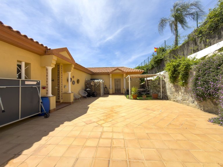 Villa for Sale in Coín, Malaga 4