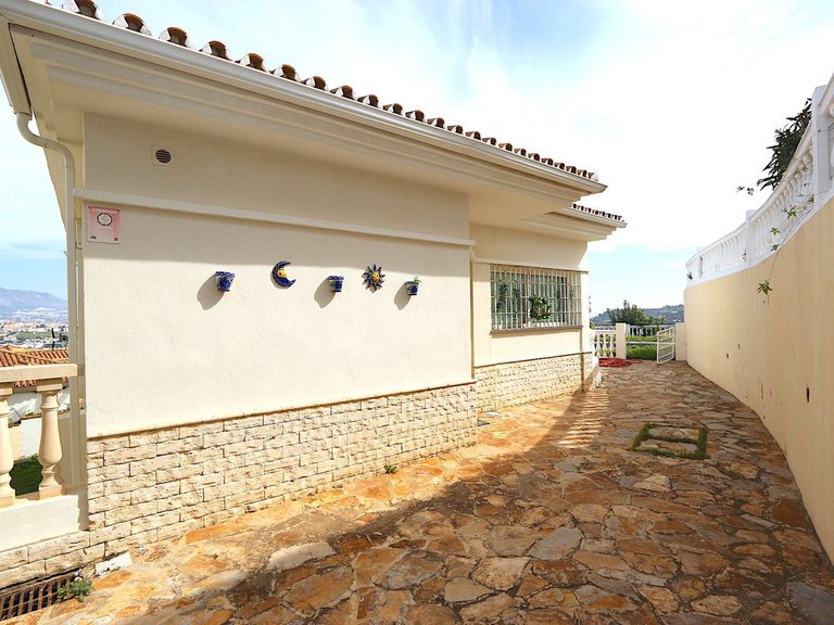 Villa for Sale in Cerros Del Aguila, Malaga 23