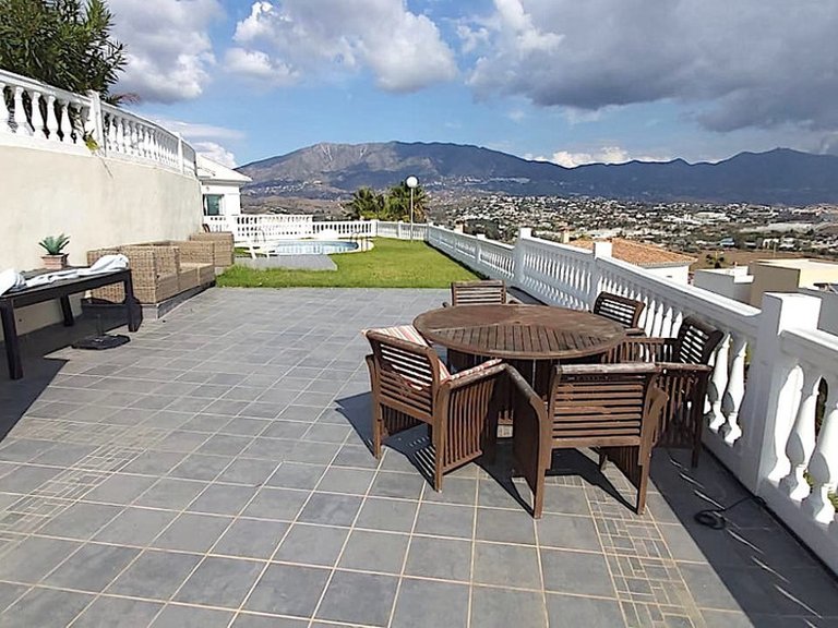 Villa for Sale in Cerros Del Aguila, Malaga 26