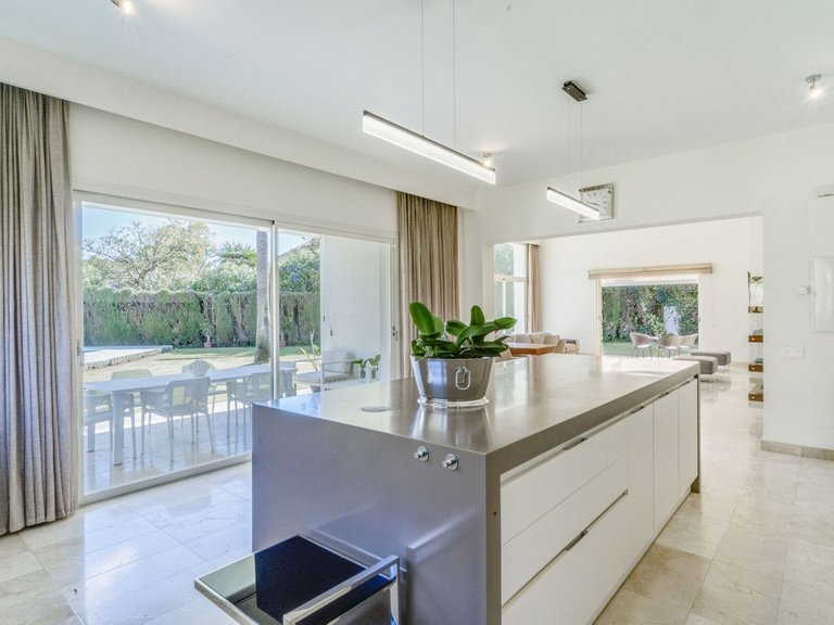 Villa for Sale in Guadalmina Baja, Malaga 10