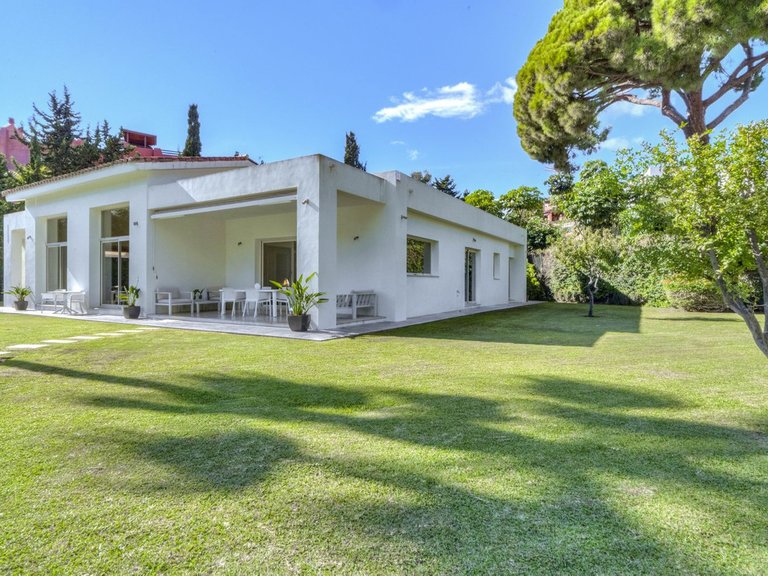 Villa for Sale in Guadalmina Baja, Malaga 12
