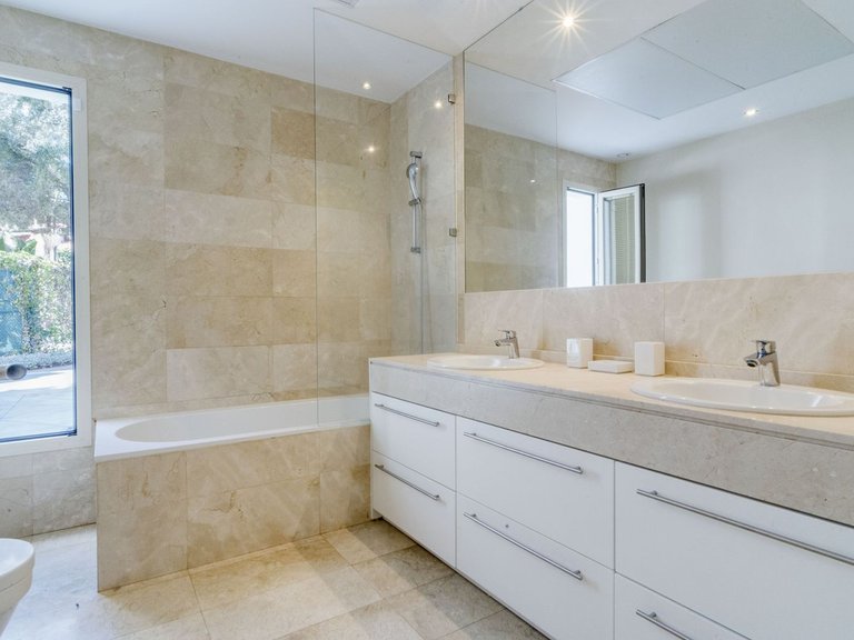 Villa for Sale in Guadalmina Baja, Malaga 19