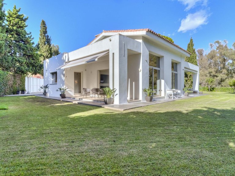 Villa for Sale in Guadalmina Baja, Malaga 34