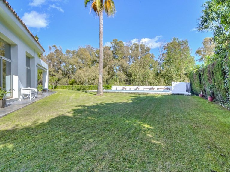 Villa for Sale in Guadalmina Baja, Malaga 35