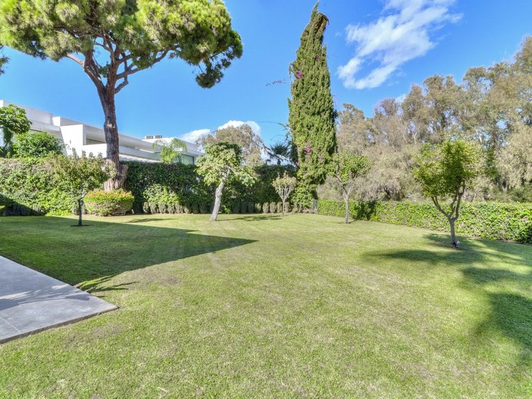 Villa for Sale in Guadalmina Baja, Malaga 38