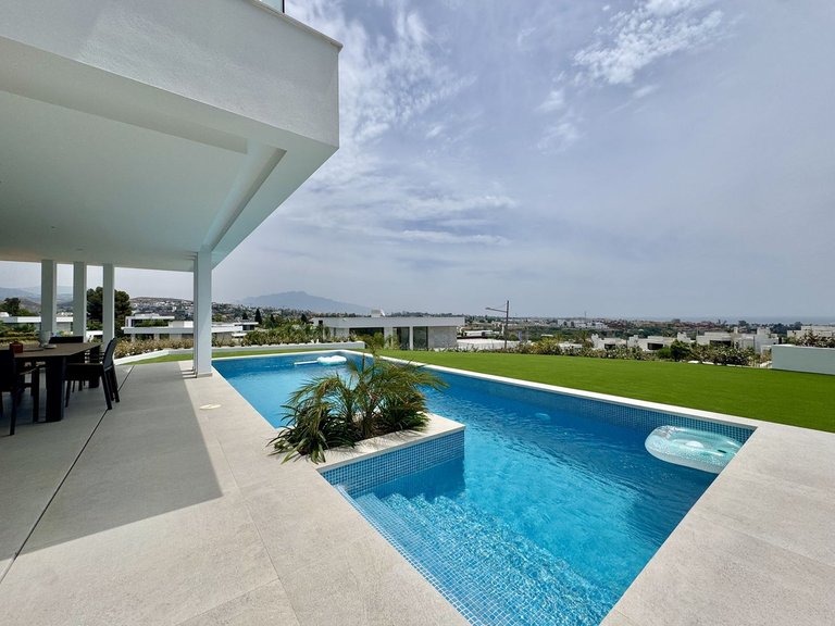 Villa for Sale in Cancelada, Malaga 1