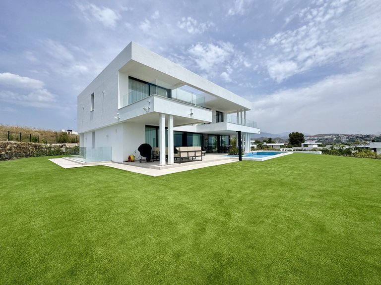 Villa for Sale in Cancelada, Malaga 12