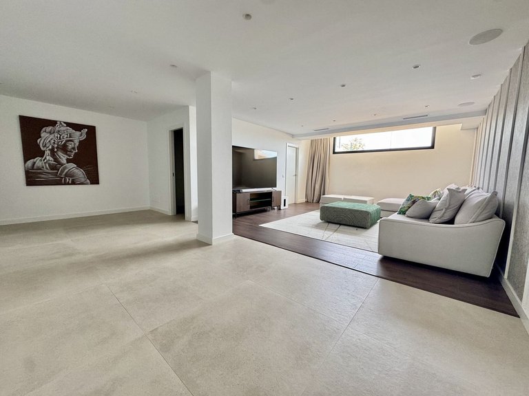 Villa for Sale in Cancelada, Malaga 38