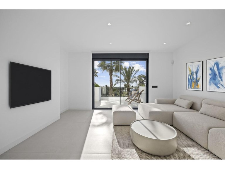 Apartment for Sale in El Paraiso, Malaga 11
