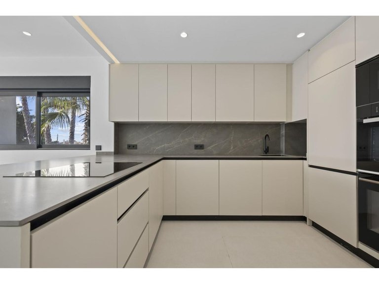 Apartment for Sale in El Paraiso, Malaga 16