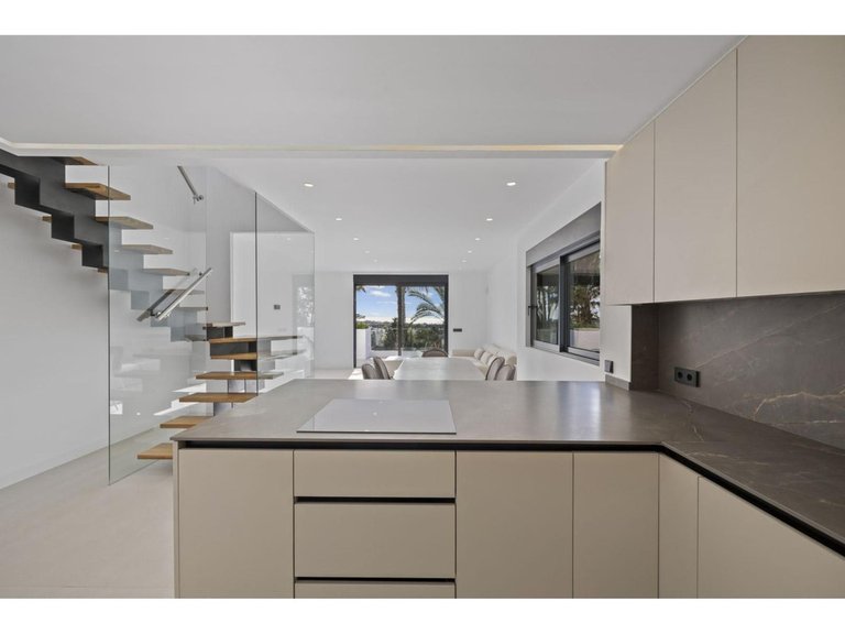 Apartment for Sale in El Paraiso, Malaga 17
