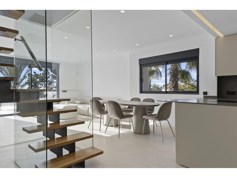 Apartment for Sale in El Paraiso, Malaga 2