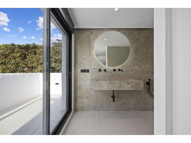 Apartment for Sale in El Paraiso, Malaga 3