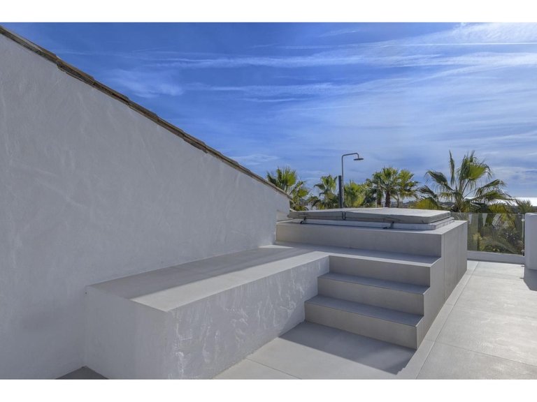Apartment for Sale in El Paraiso, Malaga 7
