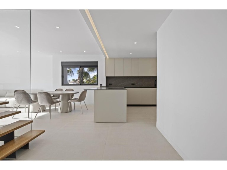 Apartment for Sale in El Paraiso, Malaga 9
