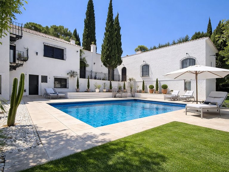 Villa for Sale in Calahonda, Malaga 1