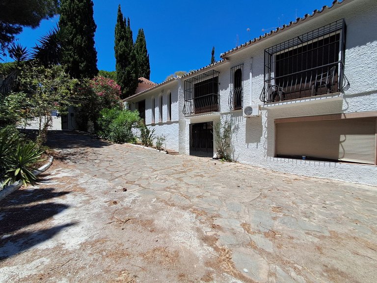 Villa for Sale in Calahonda, Malaga 11