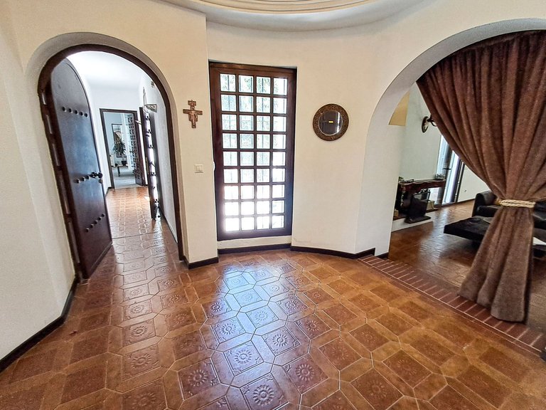 Villa for Sale in Calahonda, Malaga 16