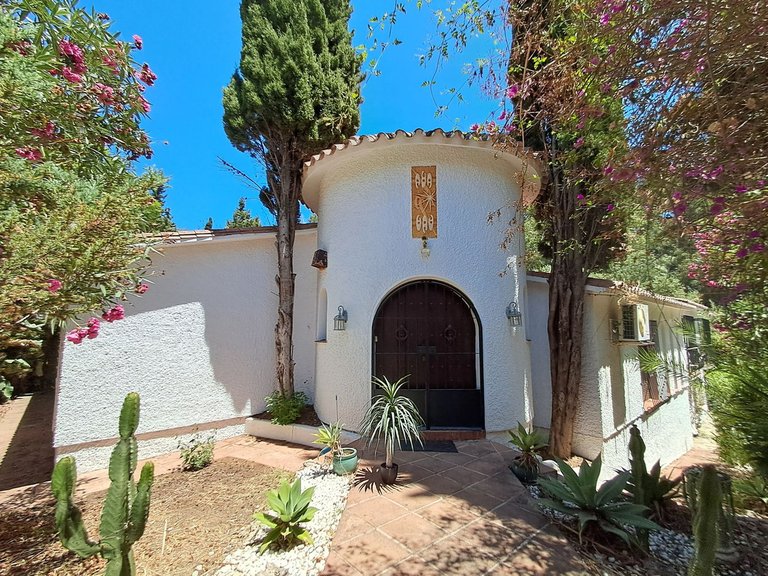 Villa for Sale in Calahonda, Malaga 9