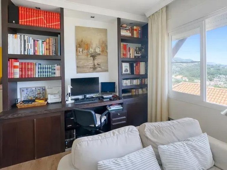Villa for Sale in Málaga, Malaga 18