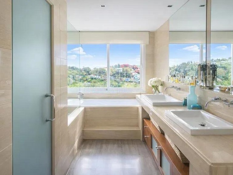 Villa for Sale in Málaga, Malaga 27