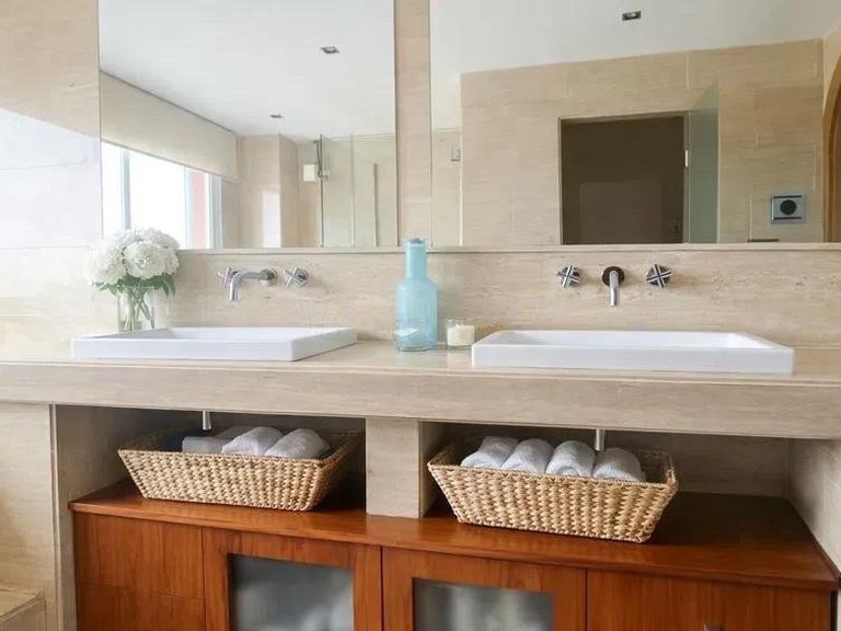 Villa for Sale in Málaga, Malaga 28