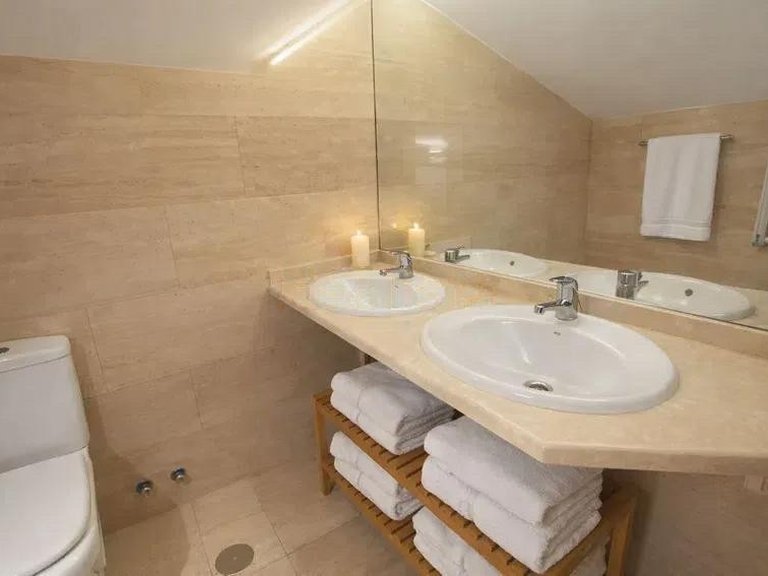 Villa for Sale in Málaga, Malaga 31