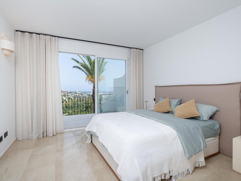 Apartment for Sale in La Quinta, Malaga 12