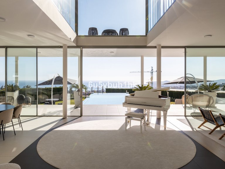 Villa for Sale in Benalmadena, Malaga 1