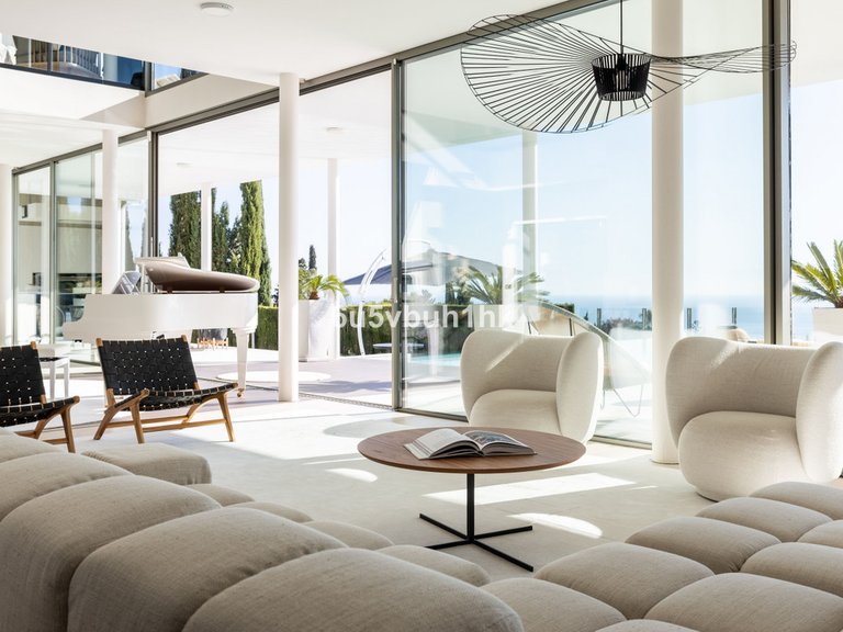 Villa for Sale in Benalmadena, Malaga 3