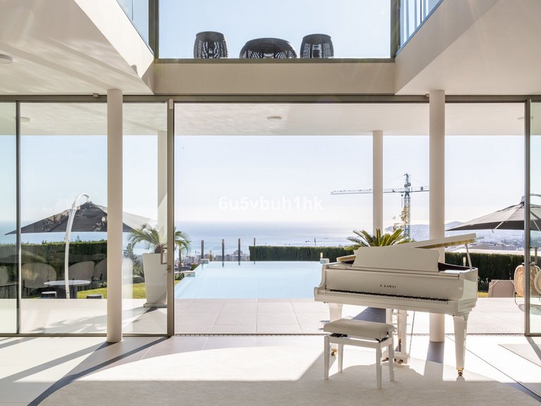 Villa for Sale in Benalmadena, Malaga 9