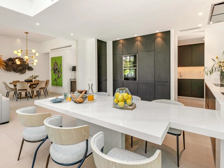 Villa for Sale in El Paraiso, Malaga 10