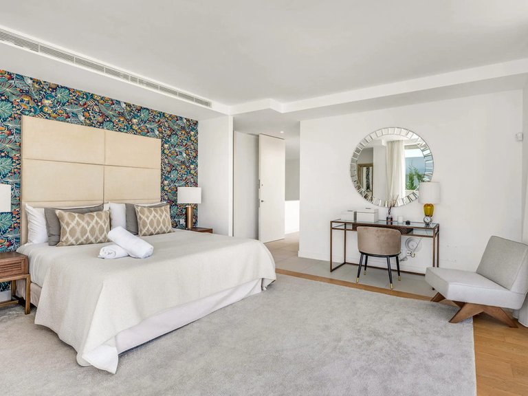 Villa for Sale in El Paraiso, Malaga 11
