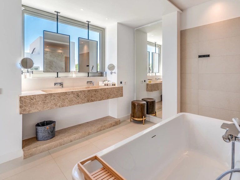 Villa for Sale in El Paraiso, Malaga 18