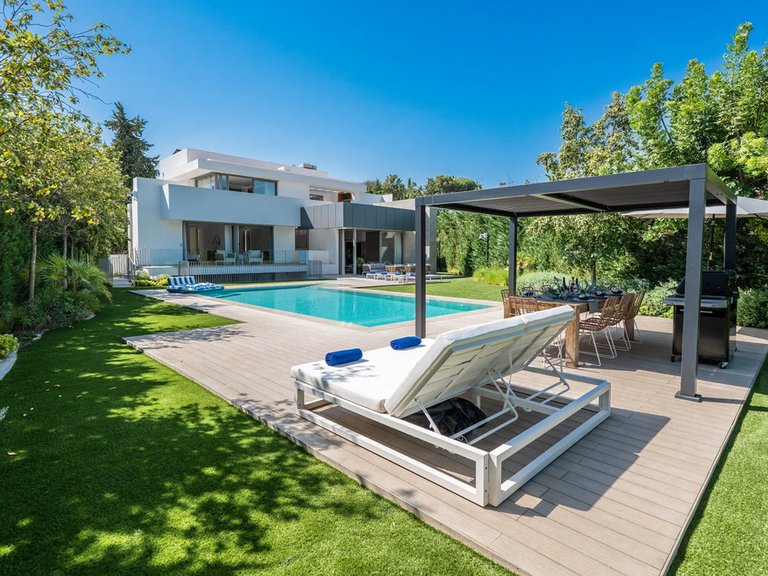 Villa for Sale in El Paraiso, Malaga 29