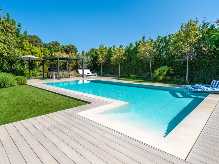 Villa for Sale in El Paraiso, Malaga 3