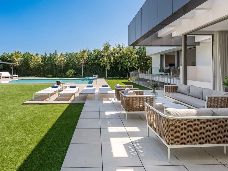 Villa for Sale in El Paraiso, Malaga 31