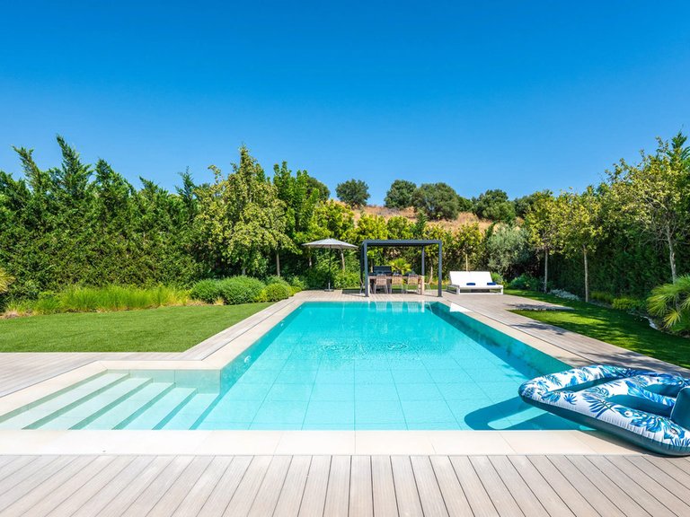 Villa for Sale in El Paraiso, Malaga 32
